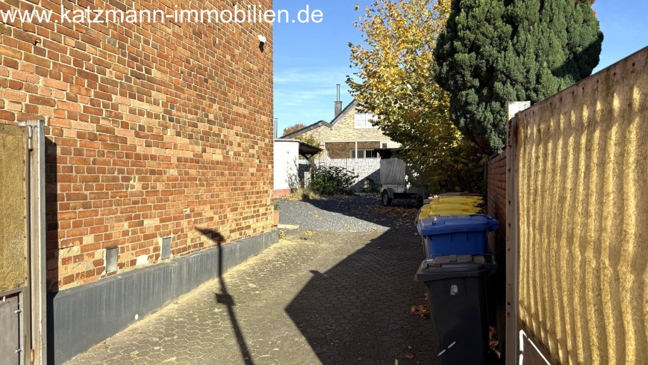 Einfahrt zum Hof (Torbreite: 3,23 m)