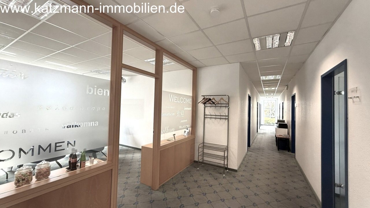 OG rechts - Eingangsbereich mit Besprechungsraum