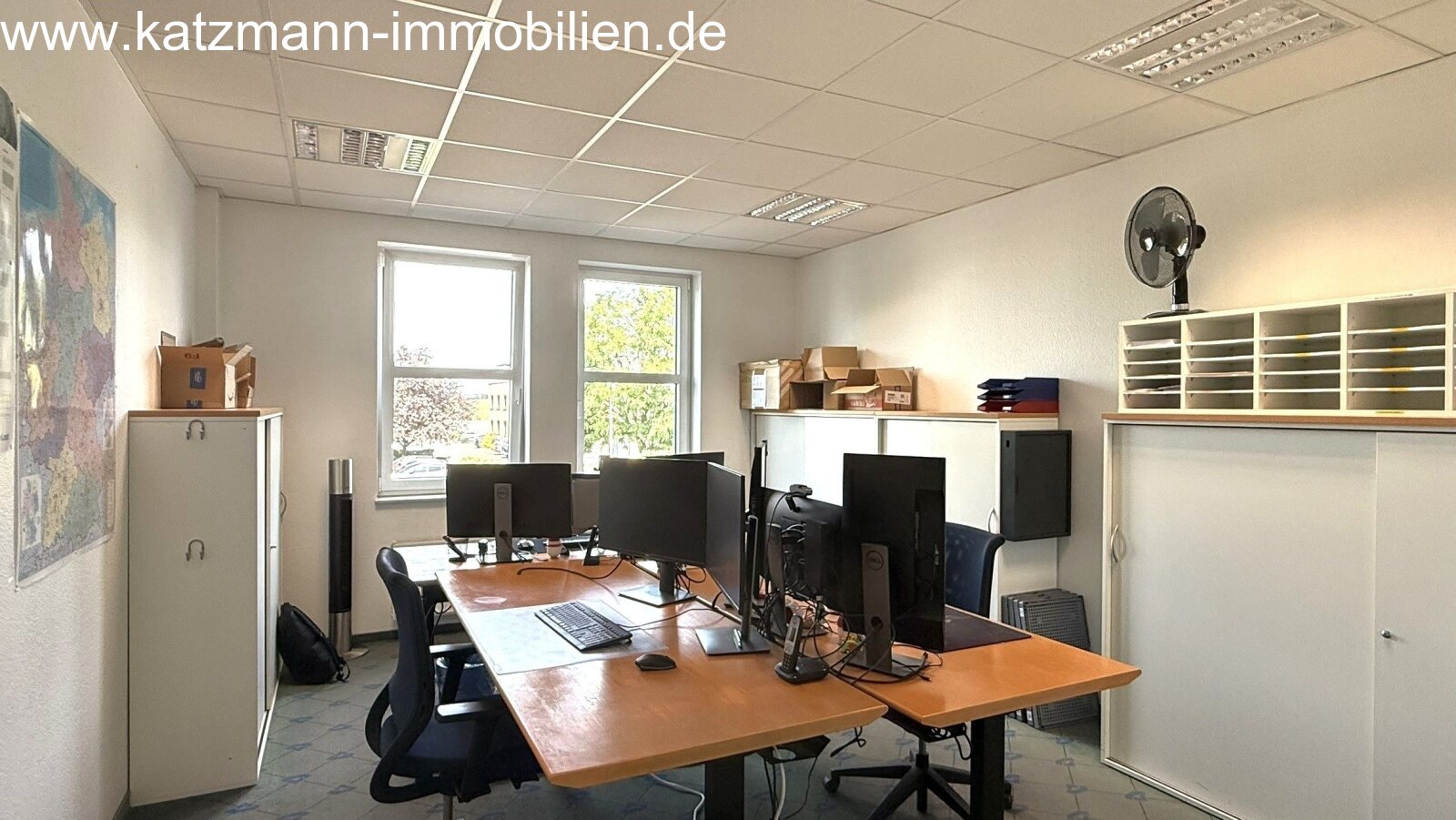 Exklusives Büro-/Verwaltungs-/Schulungsgebäude mit Staffelgeschoss u. großem Grundstück (3.001 m²) zu verkaufen