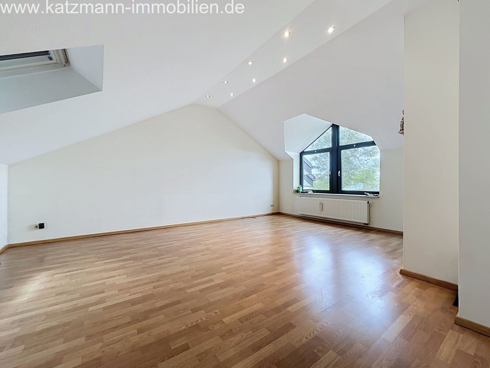 Exklusives Einfamilienhaus mit viel Platz –                               Top-Lage in Erftstadt-Lechenich