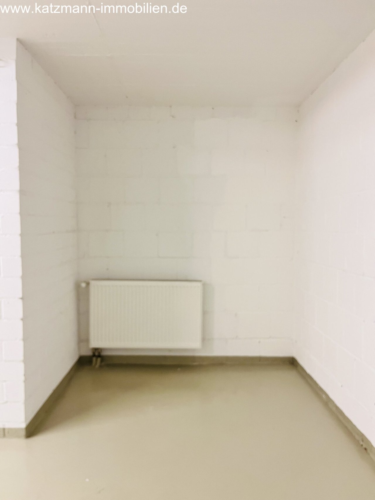 Praktische berging met radiator - Slimme opbergoplossing voor orde-liefhebbers!
