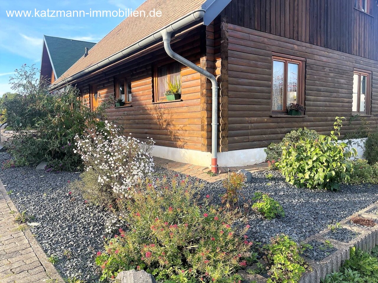 Liebhaber für Blockbohlenhaus in idyllischer Lage und guter Anbindung gesucht! 