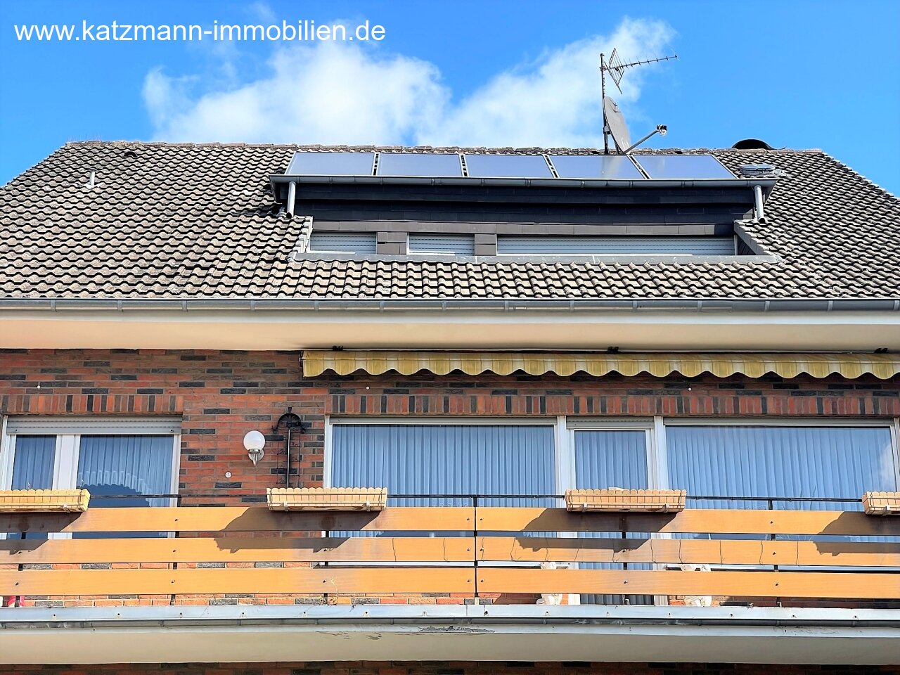 Frisch renovierte 4-Zimmer-Wohnung mit Loggia, Stellplatz und Kellerraum zu vermieten! 