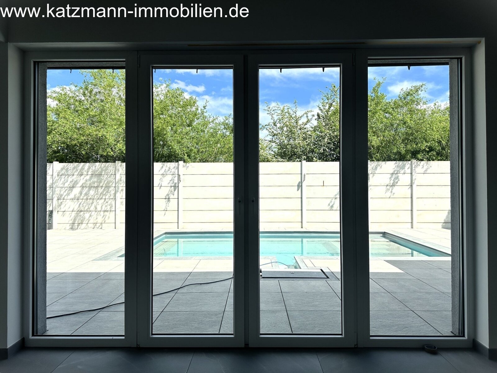 Wie Neubau - ca. 222 m² Wohn- u. Nutzfläche / Neueste Technik inkl. Pool uvm. 