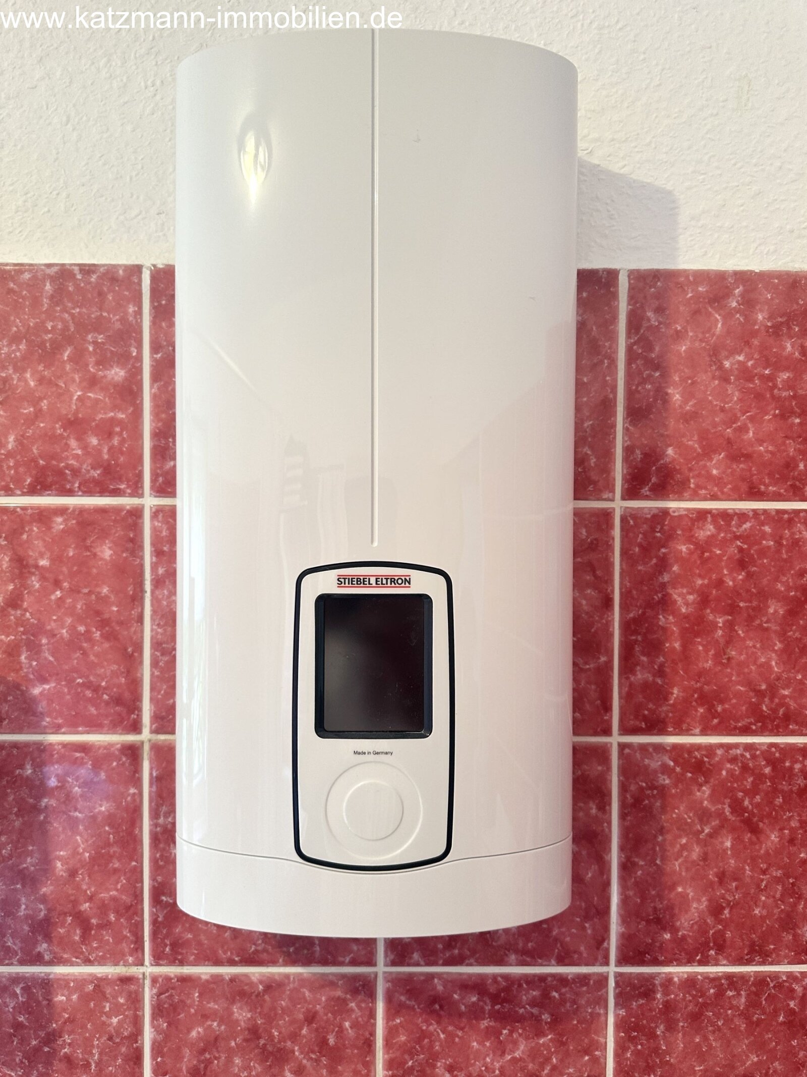 Urocze, jasne mieszkanie o powierzchni 2 ½ pokoju z loggią i bardzo dobrym rozkładem pomieszczeń na sprzedaż w Brühl-Kierberg