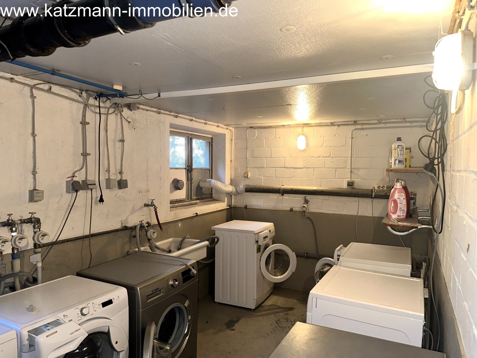 Urocze, jasne mieszkanie o powierzchni 2 ½ pokoju z loggią i bardzo dobrym rozkładem pomieszczeń na sprzedaż w Brühl-Kierberg