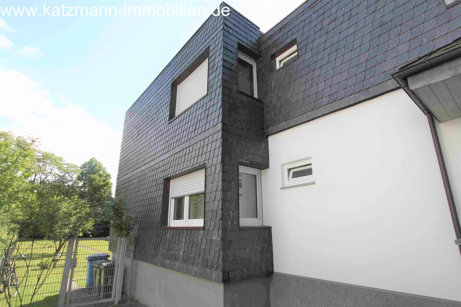 Top - Einfamilienhaus mit Garage u. Großem Garten in zentraler Lage zu vermieten 