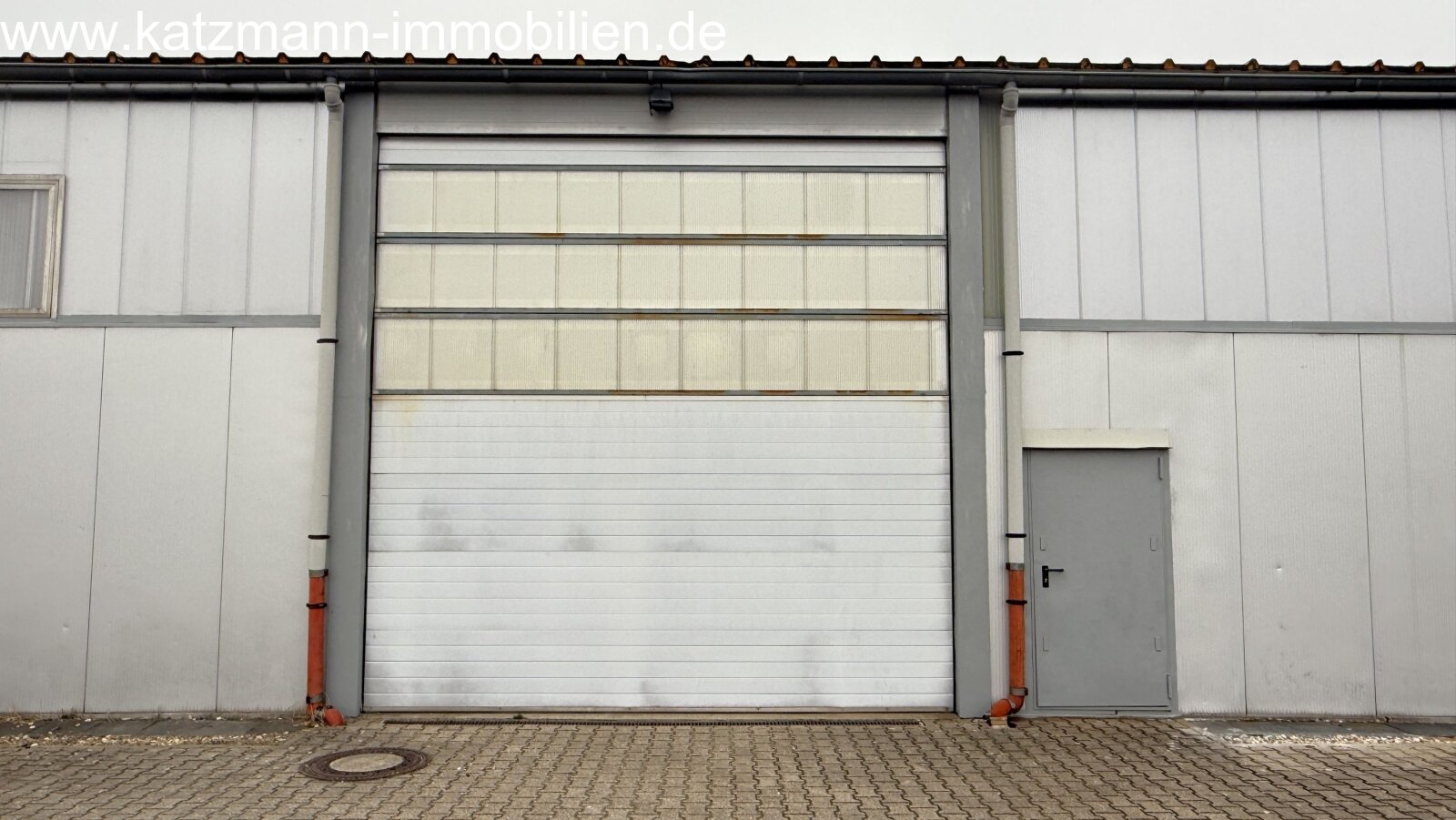 Einfahrtstor mit Eingang (auf beiden Seiten)
