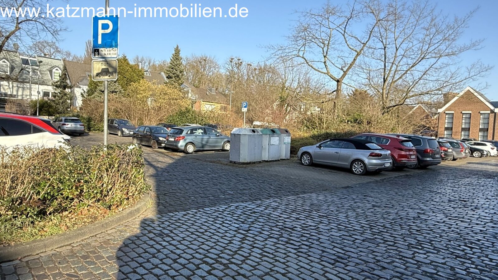 Öffentlicher Parkplatz (gegenüber des WuG)