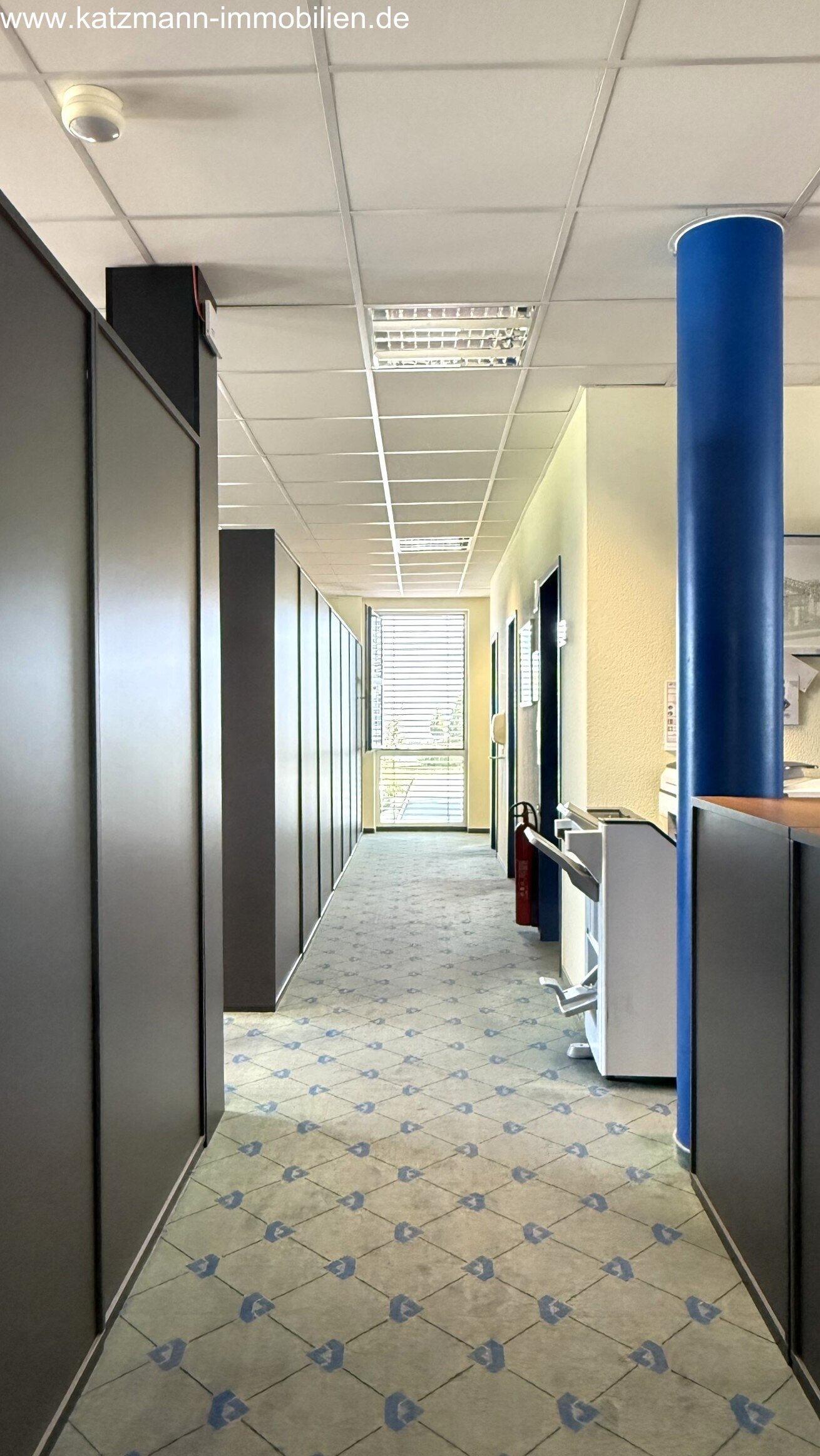 Exklusives Büro-/Verwaltungs-/Schulungsgebäude mit Staffelgeschoss u. großem Grundstück (3.001 m²) zu verkaufen