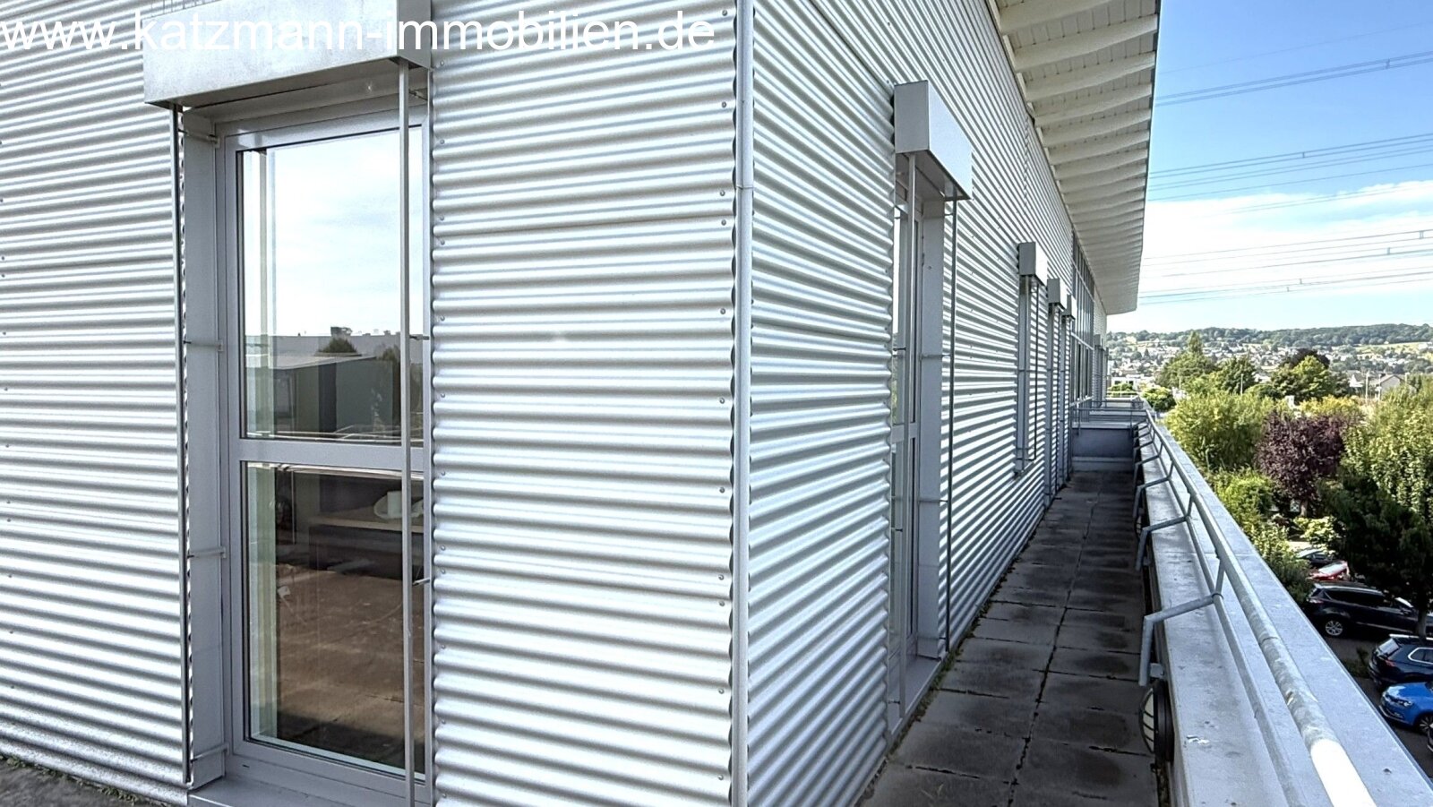 Exklusives Büro-/Verwaltungs-/Schulungsgebäude mit Staffelgeschoss u. großem Grundstück (3.001 m²) zu verkaufen