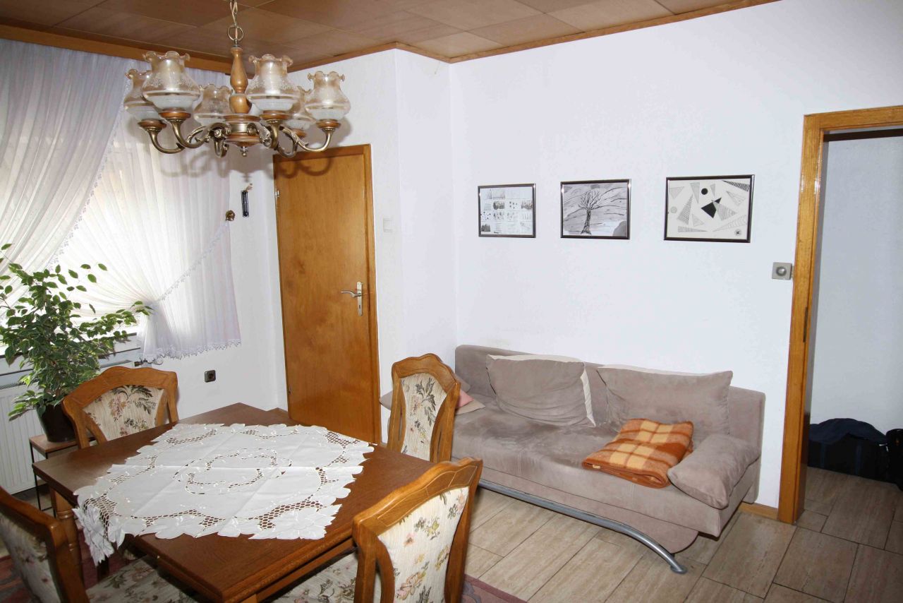 Reihenendhaus mit Garage und Garten in Köttingen zu verkaufen 