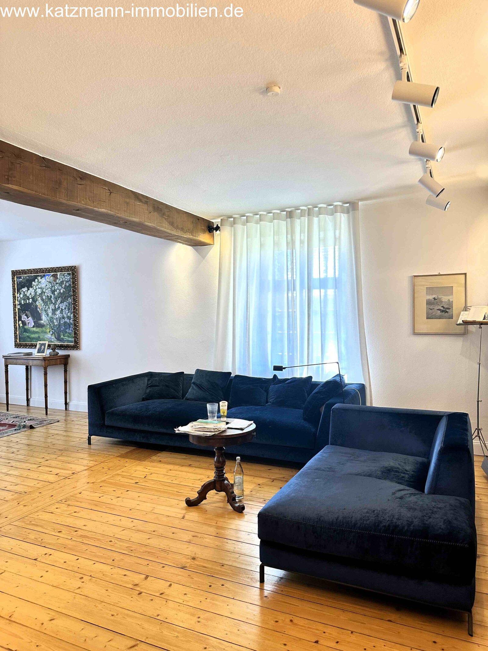 2 domy: reprezentacyjny dom mieszkalny, apartament wakacyjny, gabinet lekarski oraz podwójny garaż (ok. 571 m² powierzchni użytkowej/powierzchni całkowitej) na sprzedaż