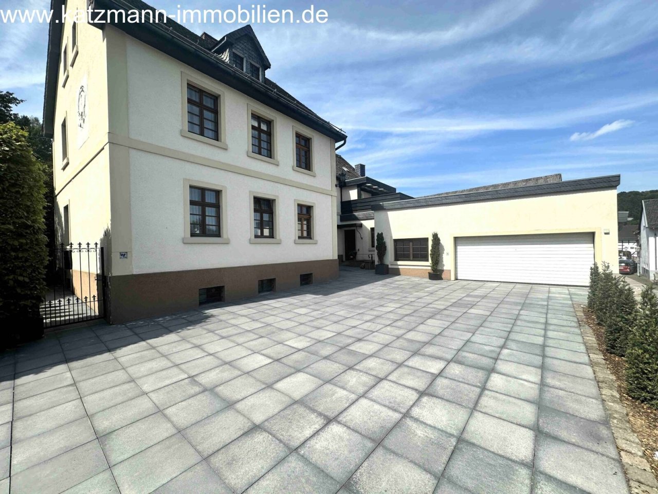 Top-Wohnhaus mit Doppelgarage