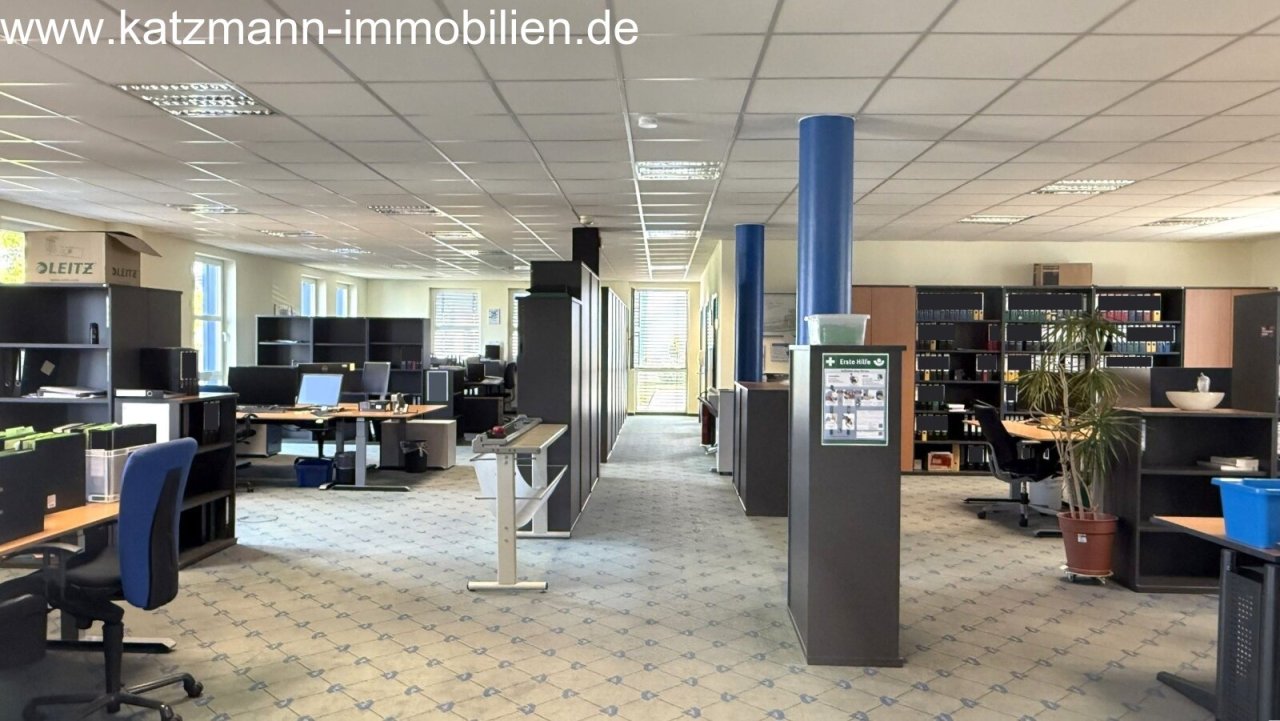 OG links - Großraumbüro für viele Arbeitsplätze