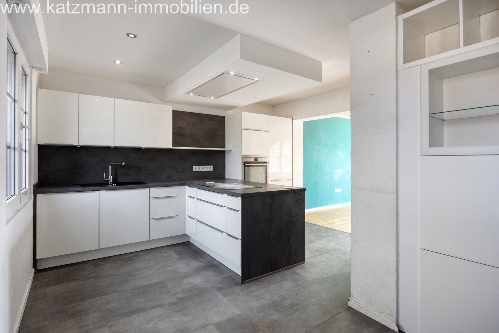 Freistehendes Einfamilienhaus mit großem Garten zu verkaufen