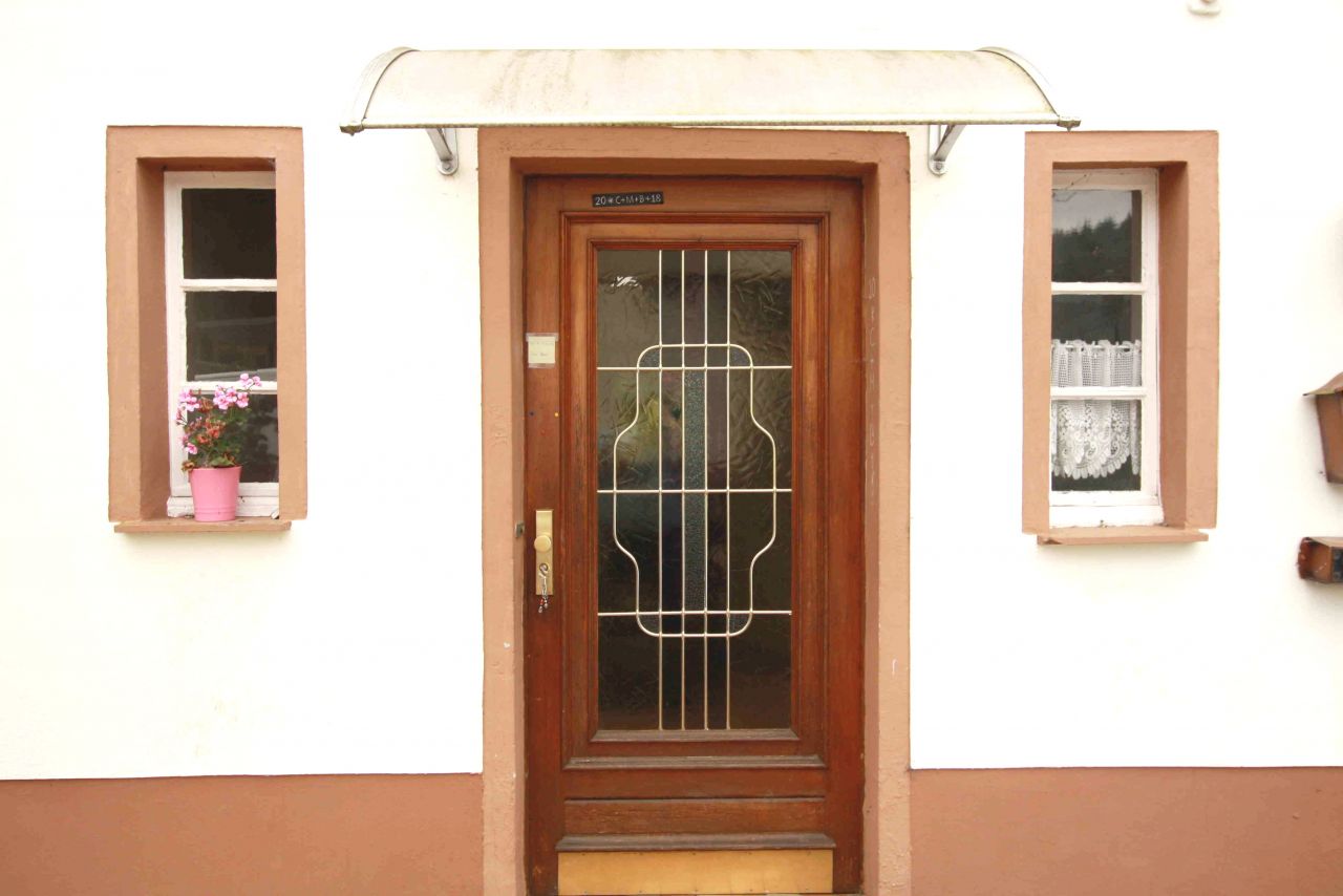 Großräumiges Haus in der Natureifel mit 13 Zimmern inkl. Einlieger-Apartment und Ferienwohnung zu verkaufen 