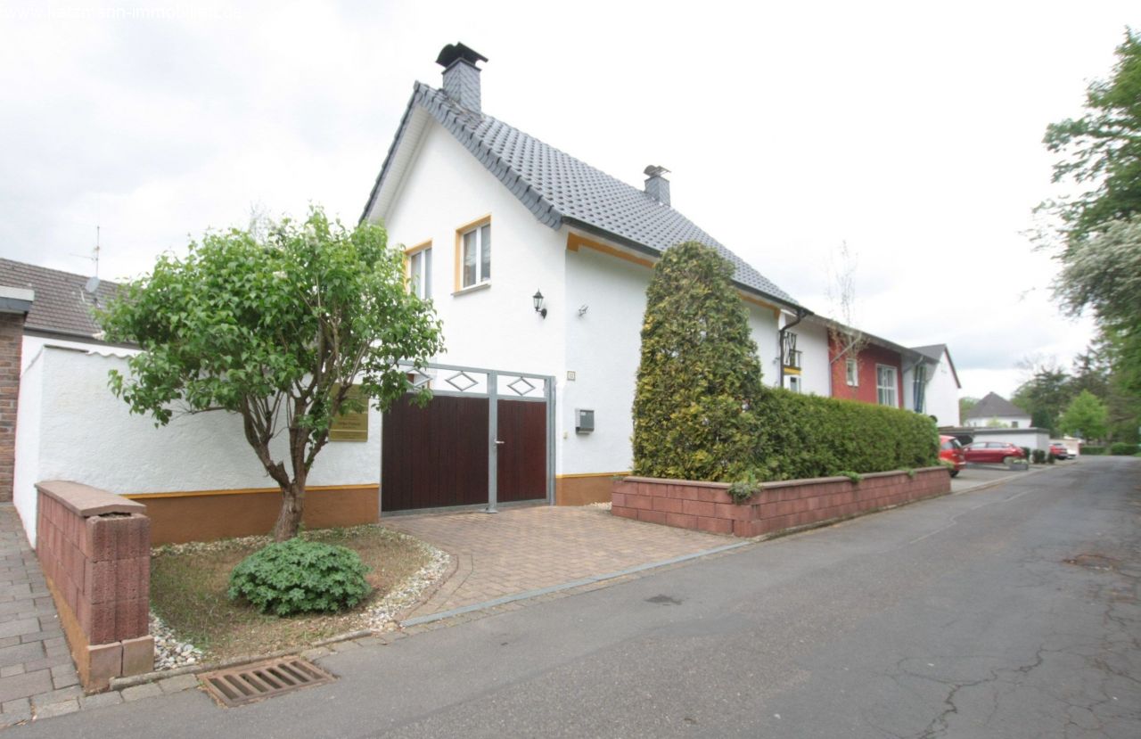 Top saniertes Haus mit Anbau, mediterranem Innenhof und Doppelcarport in ruhiger Lage zu verkaufen 