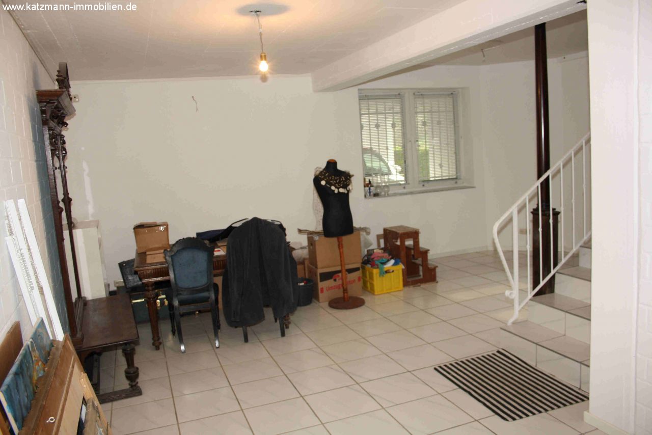 ТОП-отремонтированное и престижное коммерческое помещение с большими витринными окнами, расположенное в хорошем и заметном месте, сдаётся в аренду!