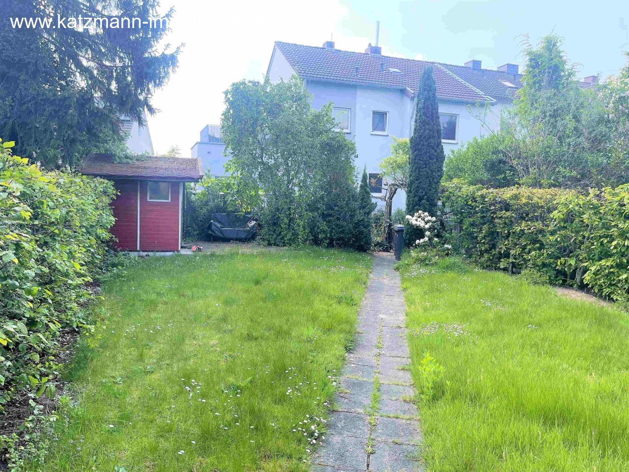 3-Zimmer Eigentumswohnung mit sehr geringer Erbpacht zu verkaufen, Garage, Keller und Gartennutzung inklusive! 