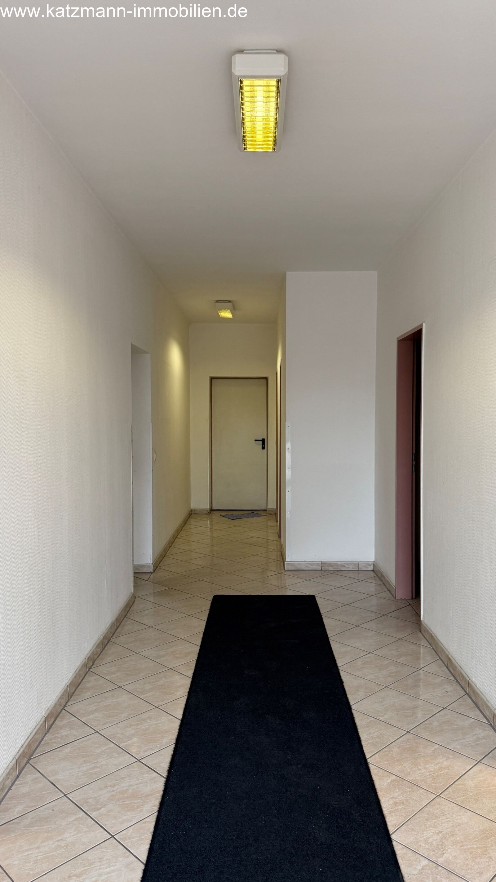 Flur zur Großraumhalle