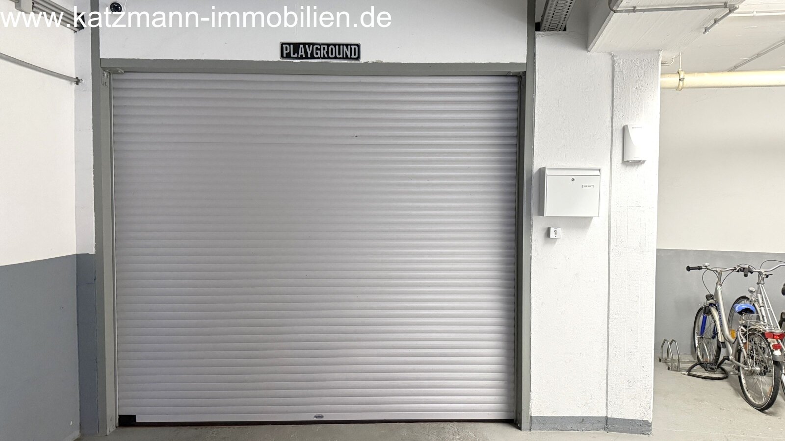 Zufahrt zur großen Halle (ca. 102 m²)