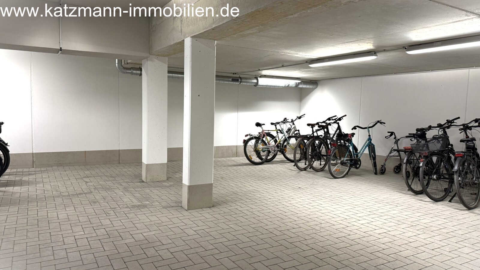 Exklusive Penthouse-Wohnung mit TG-Stellplatz zu vermieten – barrierefrei u. zentrumsnah