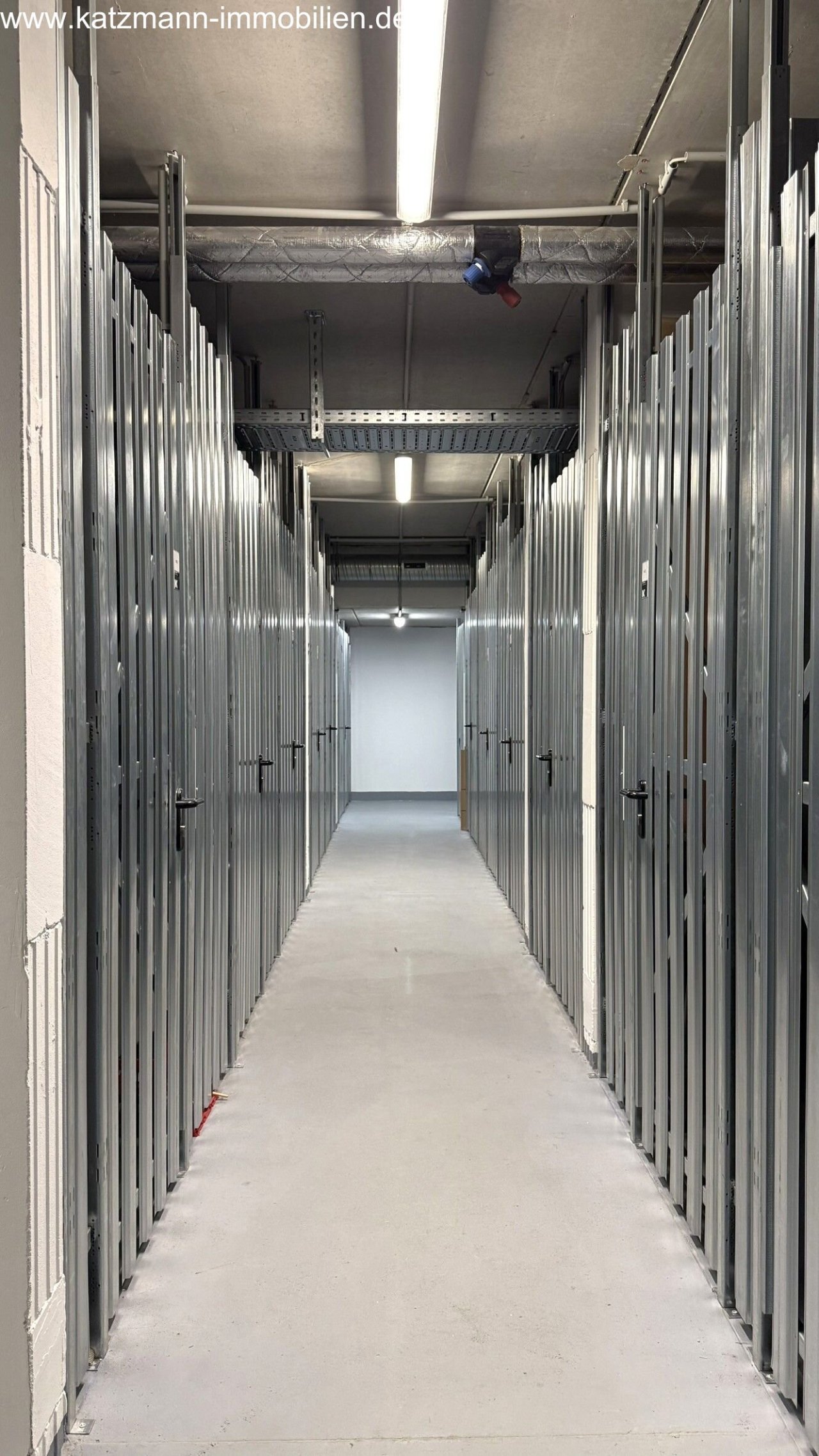 geordneter Kellerbereich, Stahl (nichtrostend, verzinkt)