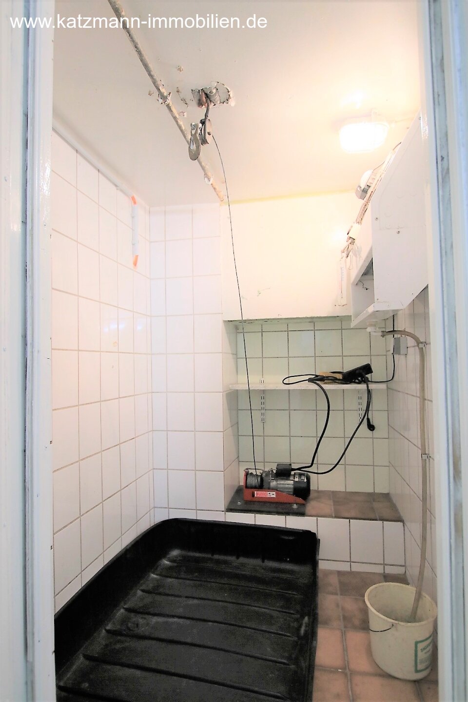 Оборудованная стоматологическая практика и представительский жилой дом в центре города — на продажу.