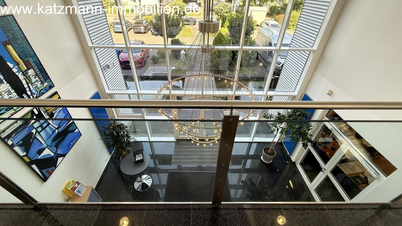 Exklusives Büro-/Verwaltungs-/Schulungsgebäude mit Staffelgeschoss u. großem Grundstück (3.001 m²) zu verkaufen