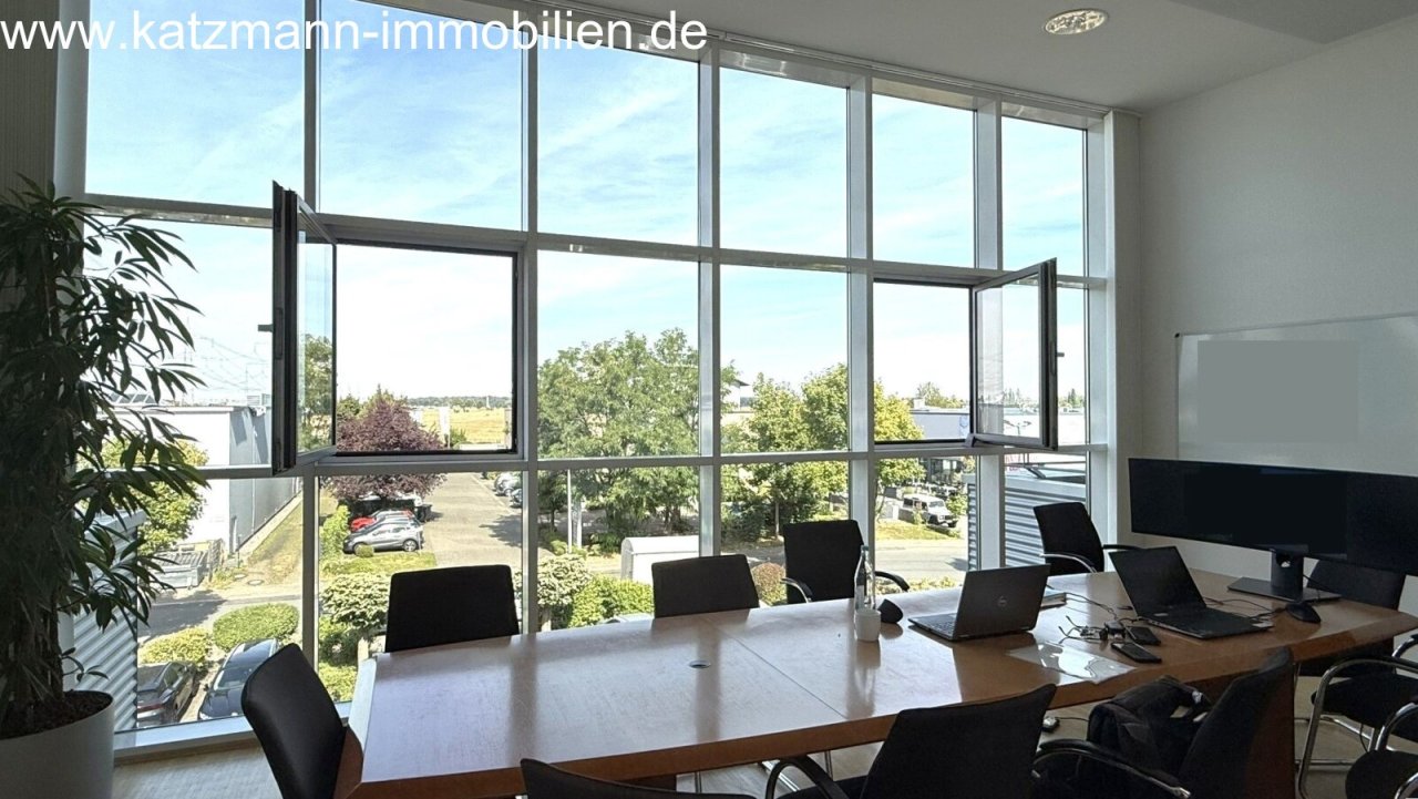 Staffelgeschoss - Konferenzraum (ggfs. Chefbüro?)