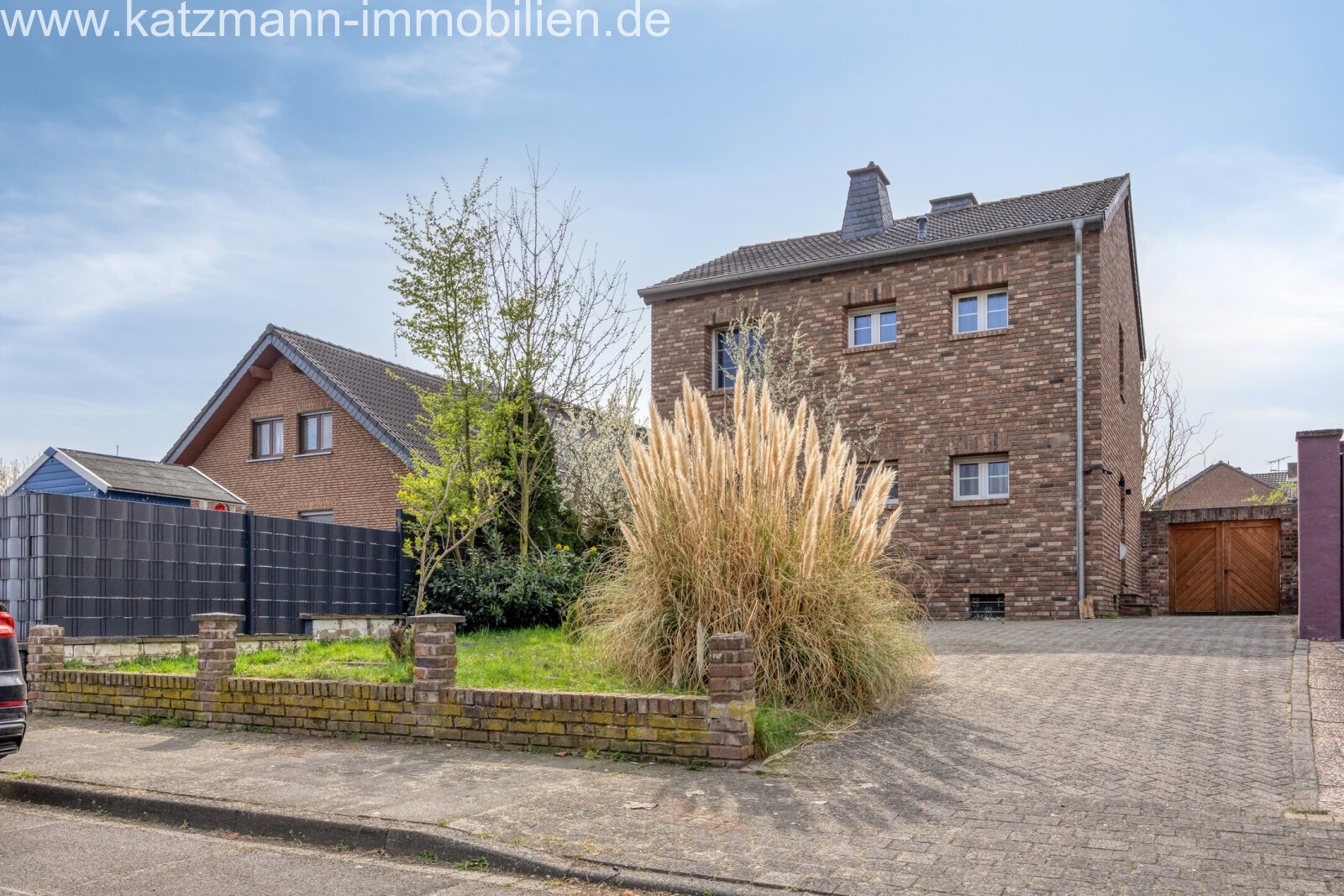 Freistehendes Einfamilienhaus mit großem Garten zu verkaufen