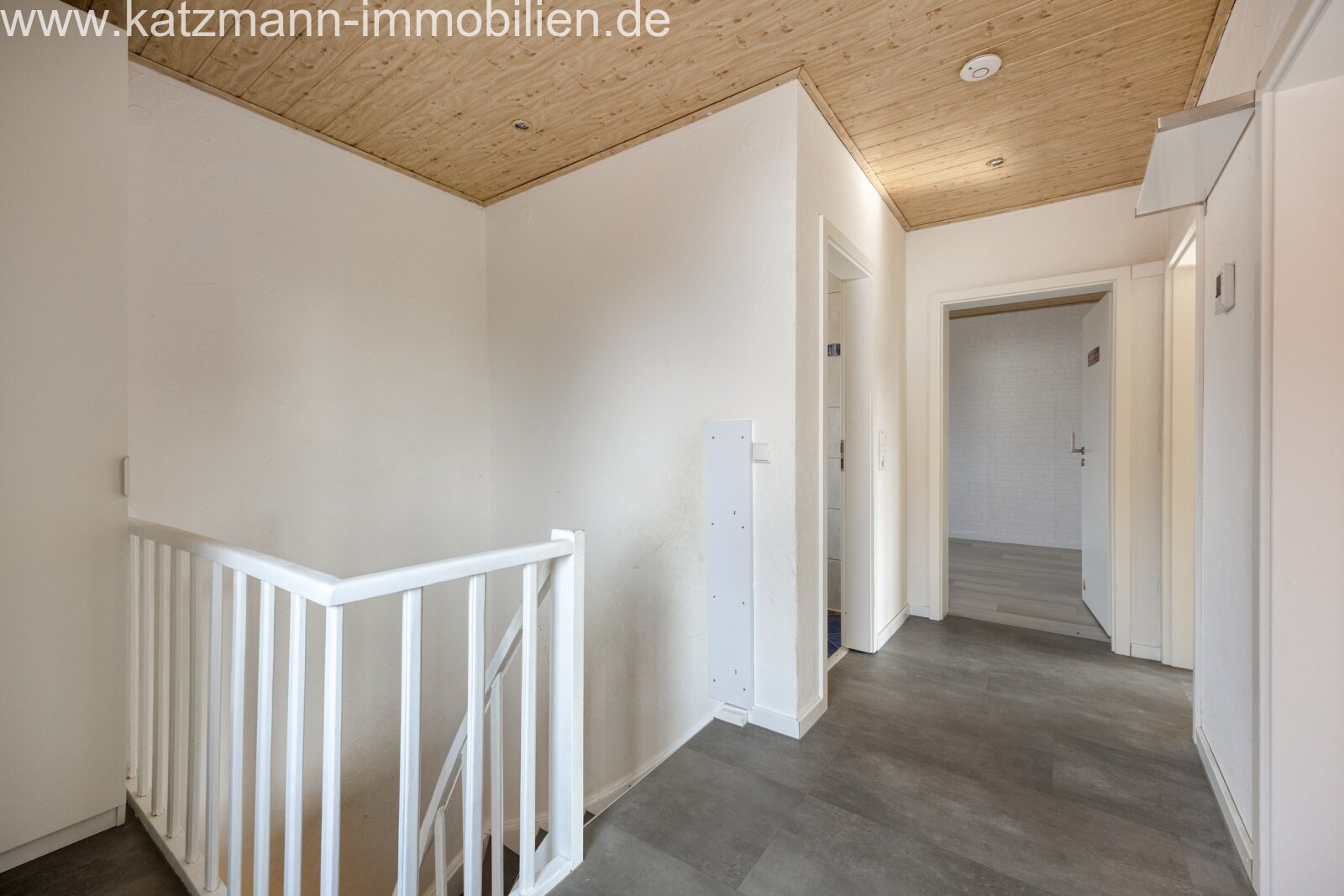 Freistehendes Einfamilienhaus mit großem Garten zu verkaufen